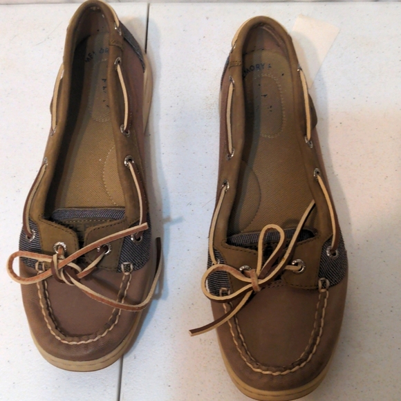Sperry Shoes - Women's Sperry tan boat shoes size 7.5